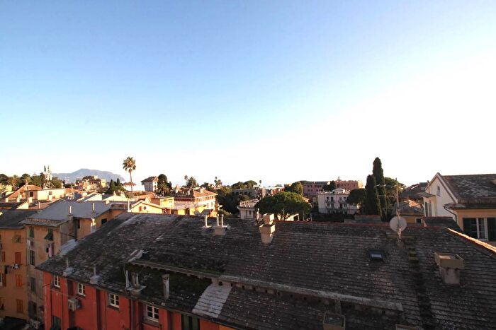 Appartamento con 5 locali in vendita in Via alla Chiesa Plebana, Genova