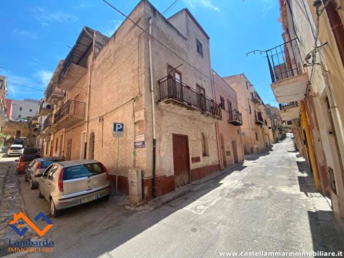 Casa con 5 locali in vendita in Via Giovanni Bovio, Castellammare Del Golfo