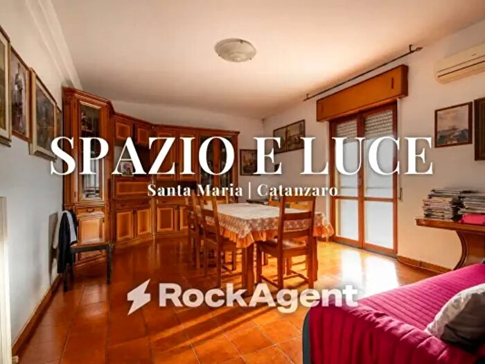 Appartamento quadrilocale in vendita in Viale Cassiodoro, Catanzaro