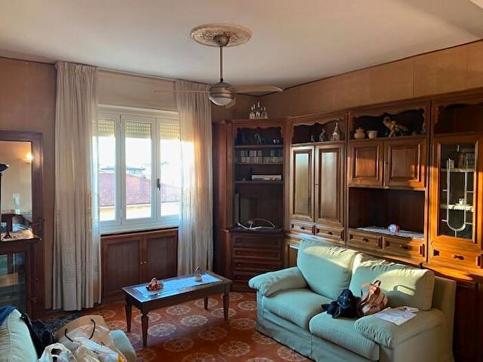 Appartamento con 5 locali in vendita in Cascina