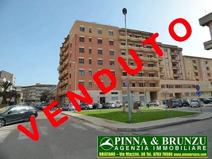 Appartamento con 6 locali in vendita in Via Busacchi, Oristano