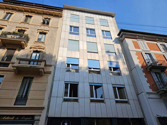 Appartamento trilocale in affitto in Via San Giovanni sul Muro, Cadorna Castello, Milano