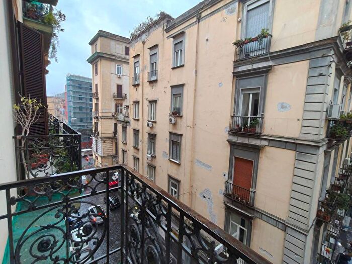 Appartamento quadrilocale in affitto in Corso Umberto I, Tribunali, Napoli