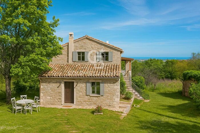 Casa con 11 locali in vendita in Via Meleto, Saludecio