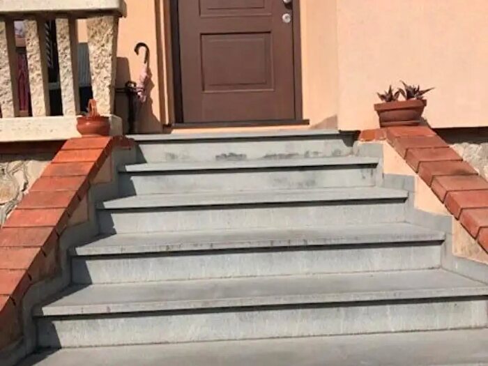 Casa con 5 locali in vendita in Pontedera