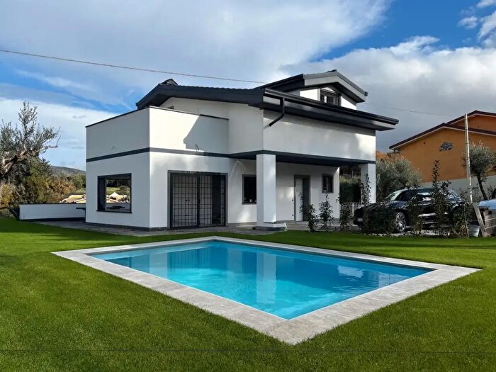 Casa con 6 locali in vendita in Via Frascati, Rocca Di Papa