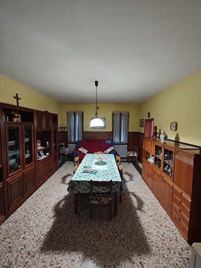 Casa con 12 locali in vendita in Quistello