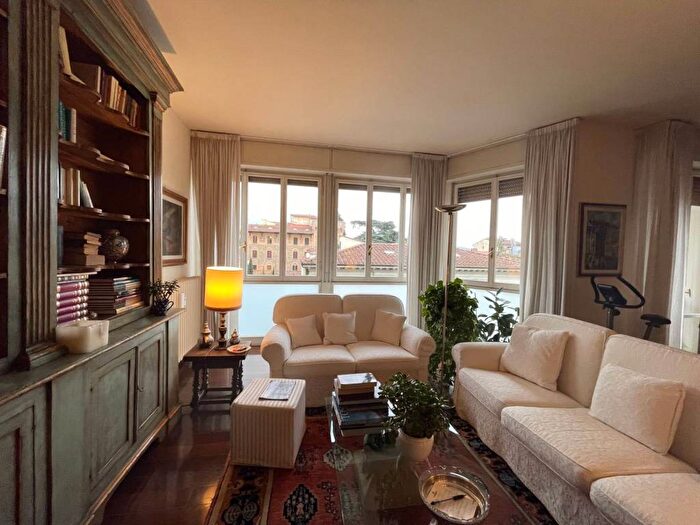 Appartamento con 6 locali in affitto in Via Pier Capponi, Libertà Savonarola, Firenze