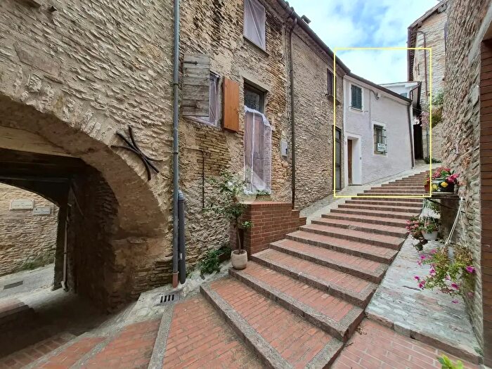 Casa con 7 locali in vendita in Via del Forno, Fossato Di Vico