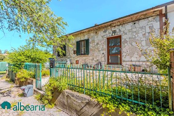 Appartamento con 5 locali in vendita in Roccastrada