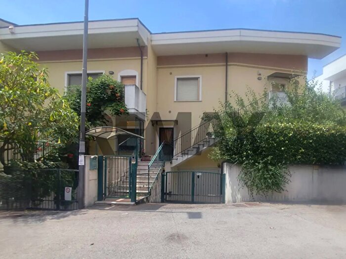 Casa con 9 locali in vendita in Via Monte Velino, Pescara