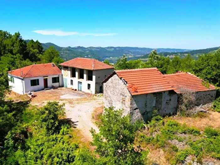 Casa con 5 locali in vendita in Cortemilia