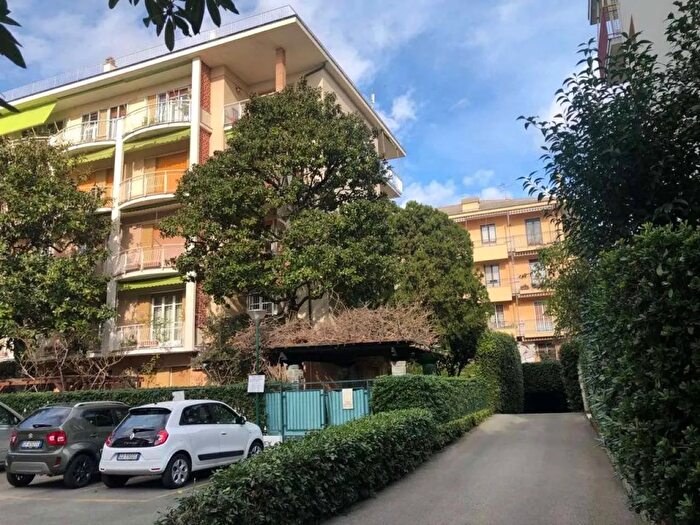 Appartamento con 7 locali in vendita in Viale Ponte dellAmmiraglio Genova, Genova