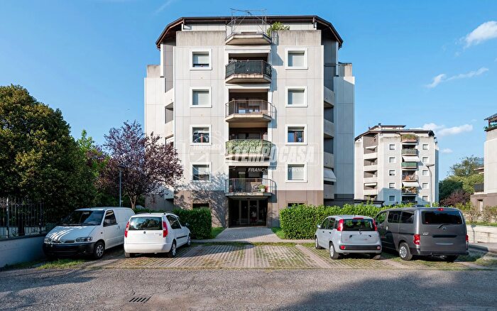 Appartamento trilocale in vendita in Via Liguria, Reggio Emilia