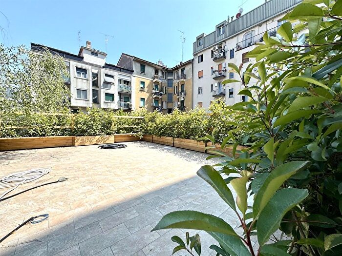 Appartamento trilocale in vendita in Viale Umbria, Milano