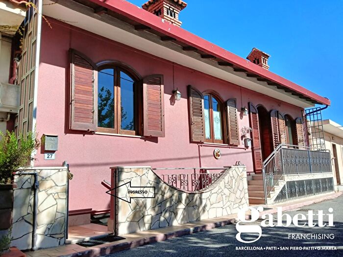 Appartamento trilocale in vendita in Via San Giovanni, Patti