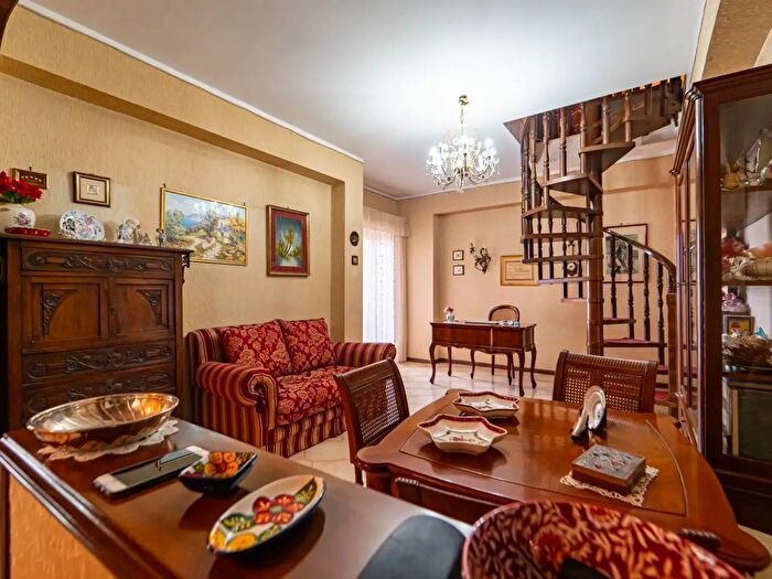 Appartamento con 5 locali in vendita in Via Balilla, Catania