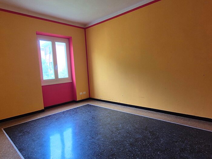 Appartamento con 5 locali in vendita in Via Rosata, Genova