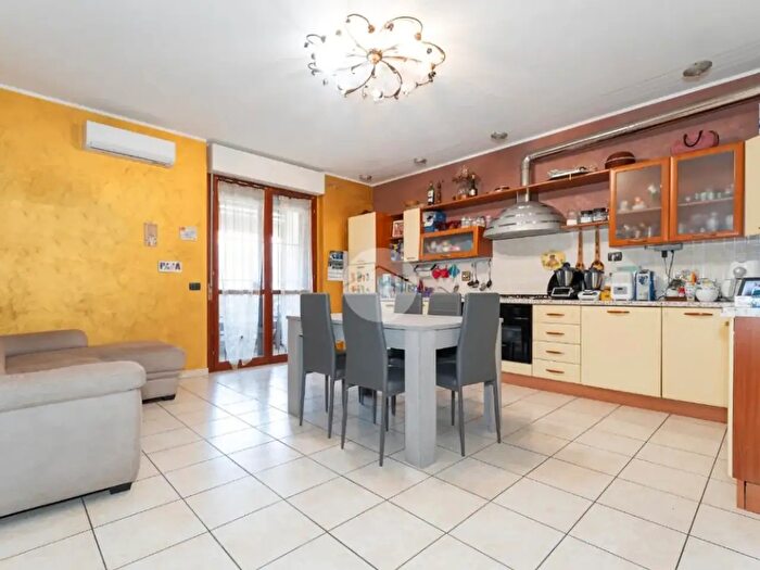 Appartamento trilocale in vendita in Via alle Fabbriche, Caselle Torinese