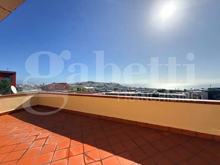 Casa quadrilocale in affitto in Via Filomarino, Monte Di Procida