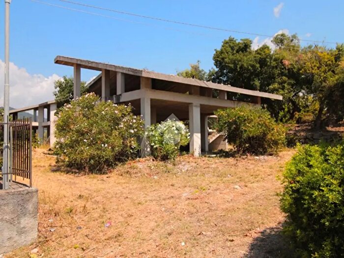 Casa con 5 locali in vendita in Cda Petrosa, Vibonati