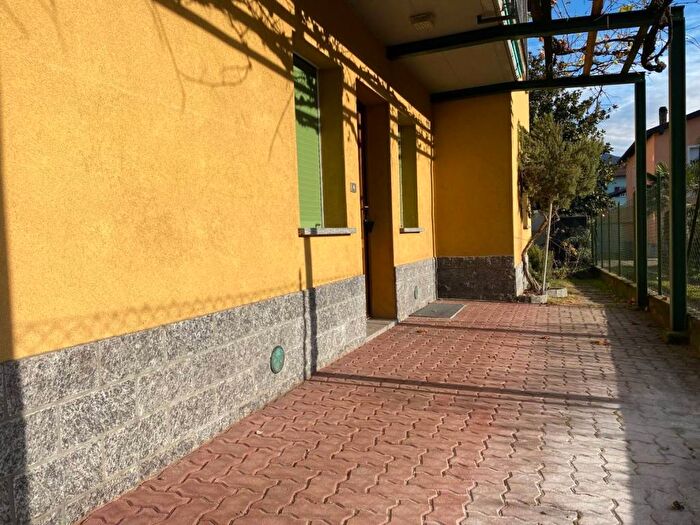 Appartamento trilocale in affitto in Via Ceresio, Centro, Porlezza