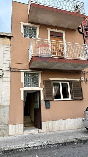Appartamento con 7 locali in vendita in Via Pedara, Catania