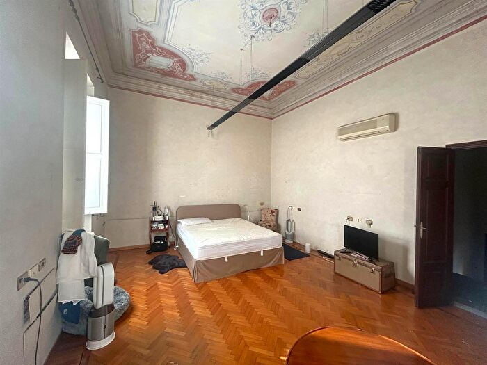 Casa con 9 locali in vendita in Firenze