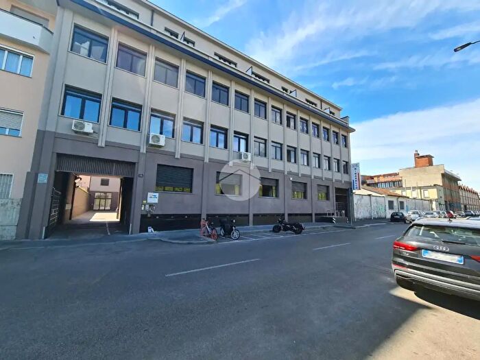 Appartamento trilocale in affitto in Via Padre Reginaldo Giuliani, Milano