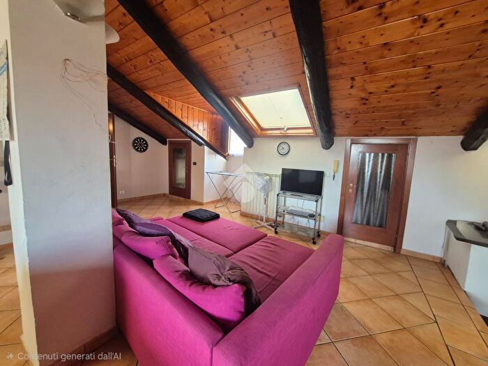 Appartamento trilocale in affitto in Via Cumiana, Torino