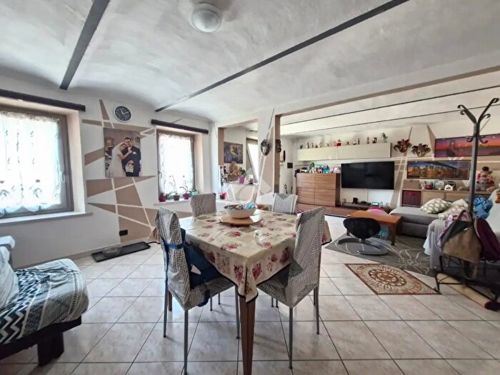 Casa quadrilocale in vendita in Frazione Casabianca, Asti