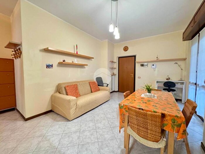 Appartamento bilocale in affitto in Via Monte San Genesio, Dergano, Milano