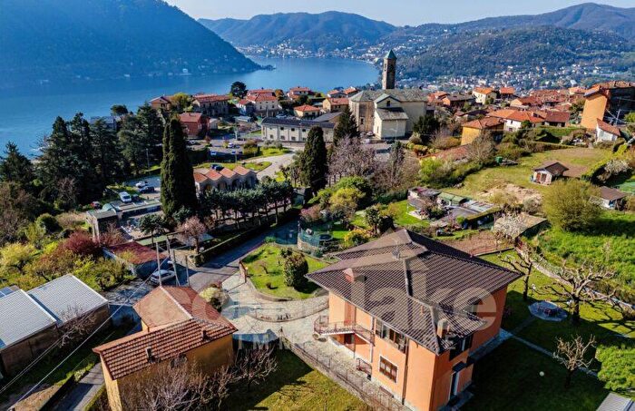 Casa con 7 locali in vendita in Cernobbio
