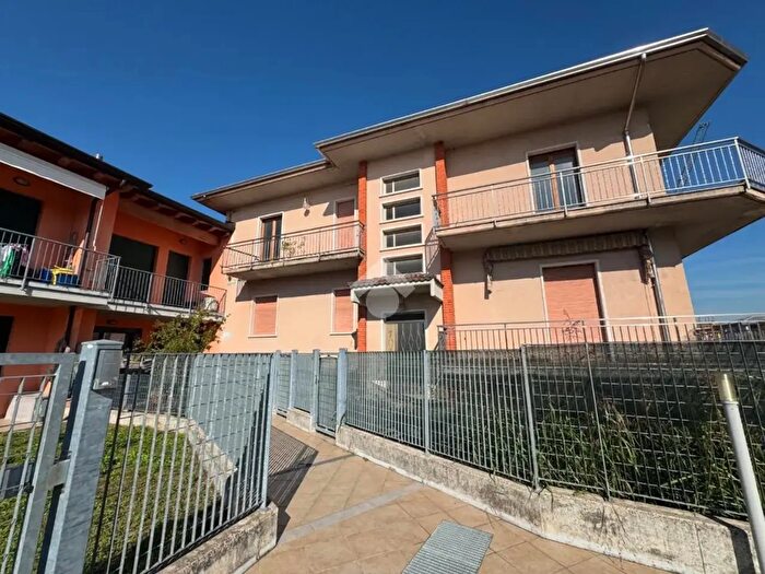 Appartamento trilocale in vendita in Via Isarco, Sona