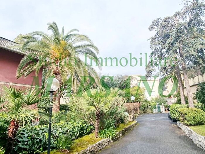 Appartamento trilocale in affitto in Via Guglielmo Oberdan, Nervi, Genova