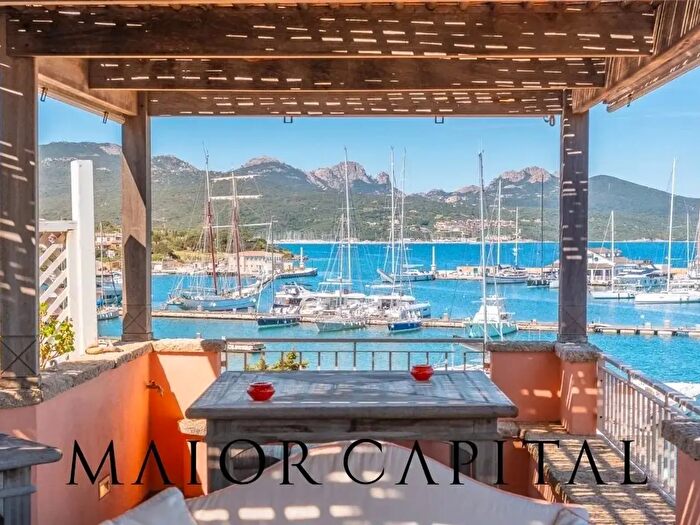 Appartamento con 9 locali in vendita in Via Sentiero della Casbah, Olbia