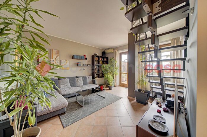 Appartamento con 5 locali in vendita in Via Cherubini, Torino