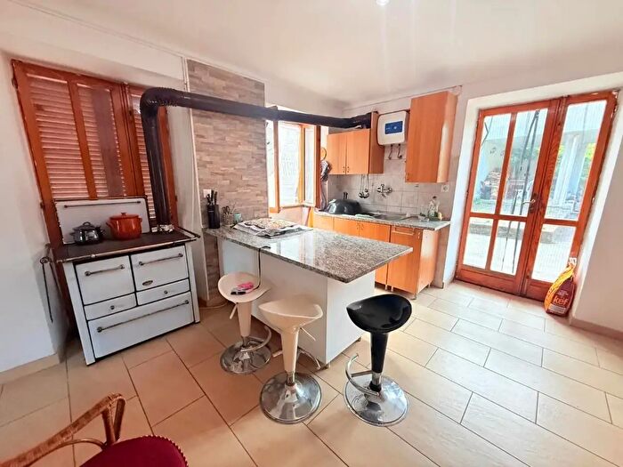 Casa con 5 locali in vendita in Frazione Frazione Grangia Traves, Traves
