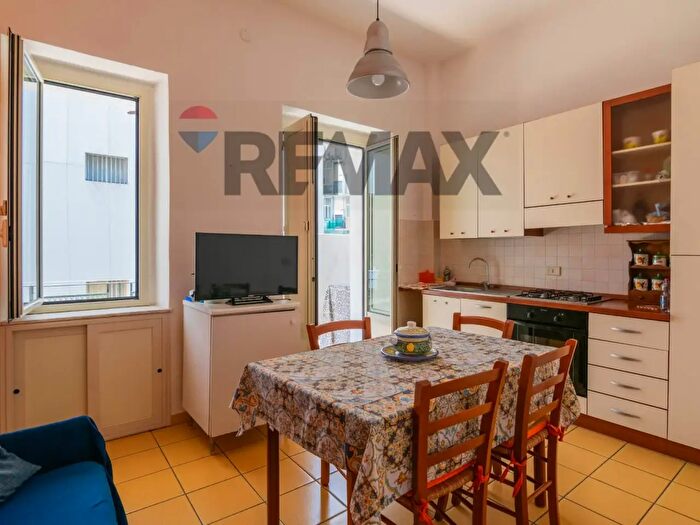 Appartamento con 6 locali in vendita in Via Veneto, Acireale
