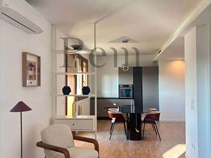 Appartamento con 6 locali in vendita in Strada Comunale Corti, Treviso