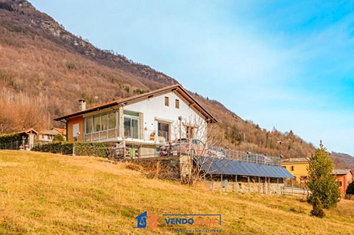 Casa con 6 locali in vendita in Piazza Giuseppe Garibaldi, Pinerolo