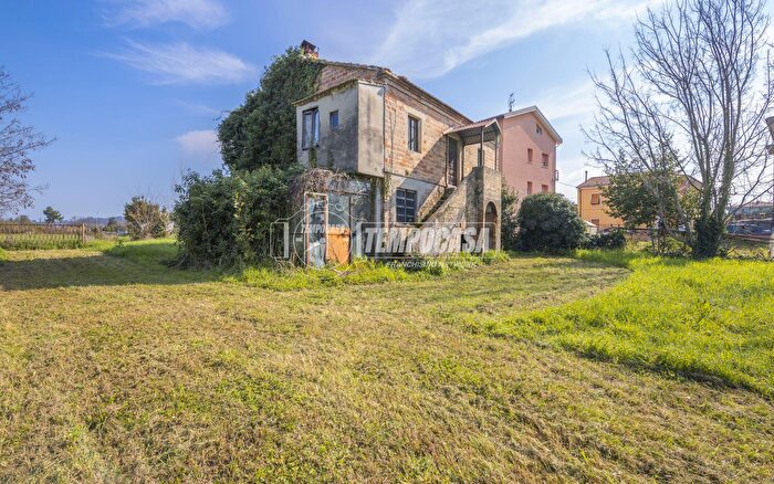 Casa con 10 locali in vendita in Via delle Colonne, Falconara Marittima