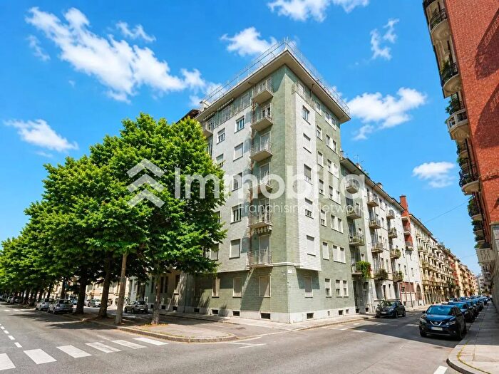 Appartamento trilocale in vendita in Via San Secondo, Torino