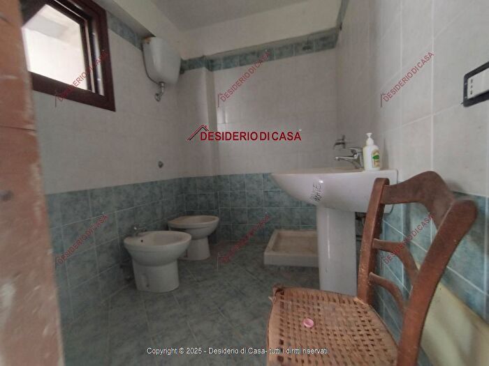 Casa trilocale in vendita in Via Isnello, Castelbuono