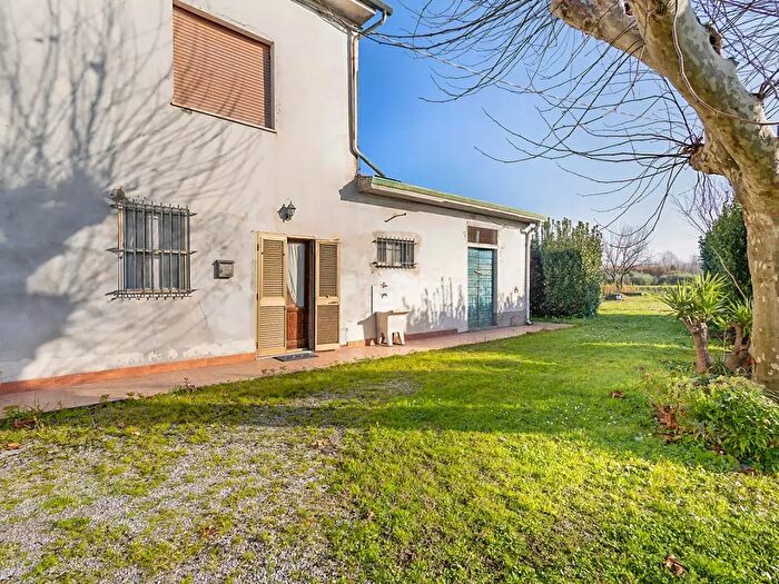 Casa con 6 locali in vendita in a Santa Angela Merici, Cascina