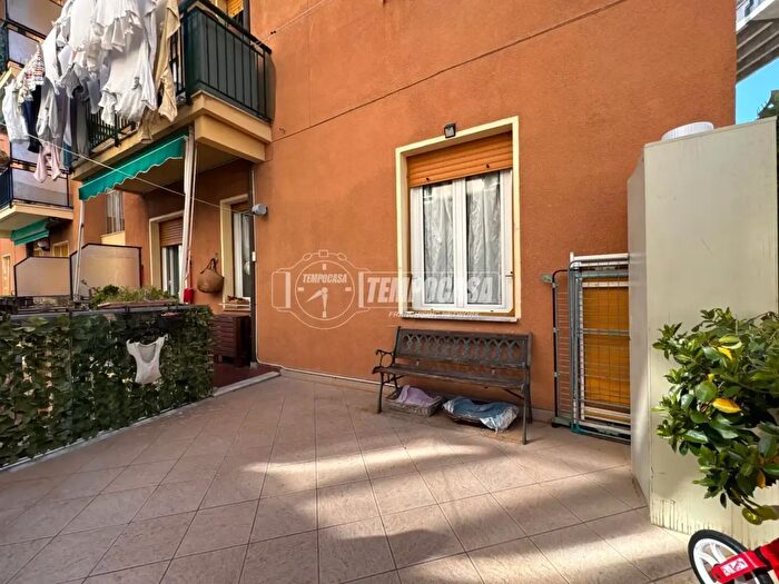 Appartamento trilocale in vendita in Via Monte Grappa, Varazze