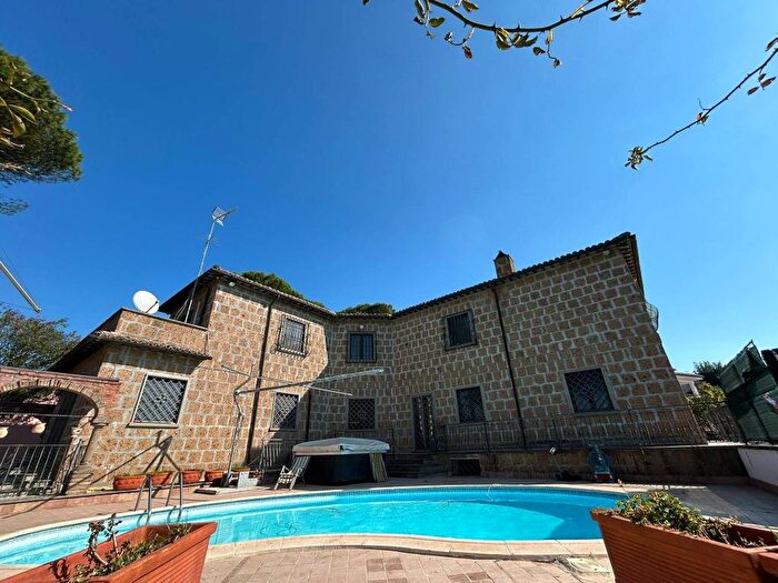 Casa con 6 locali in affitto in Via Tornese, Monte Caminetto, Sacrofano