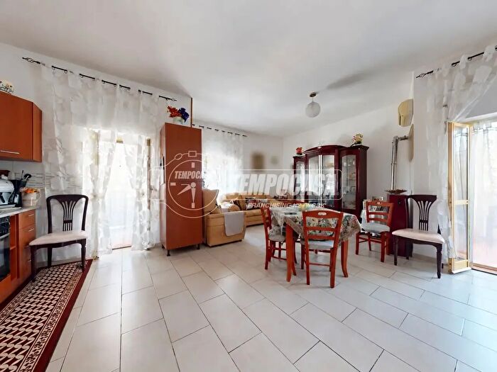 Appartamento trilocale in vendita in Via Foggia, Casamassima