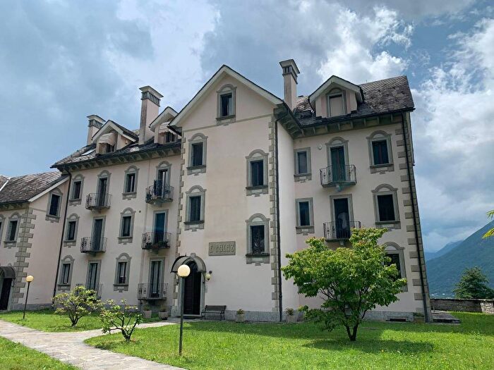 Casa quadrilocale in affitto in Masera