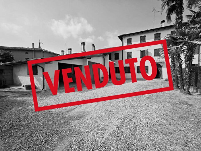 Casa con 8 locali in vendita in Teglio Veneto